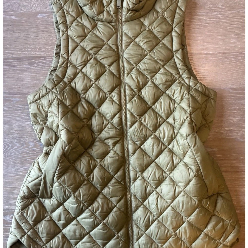 Athleta Featherless Whisper L Quilted Olive Green Women's Vest